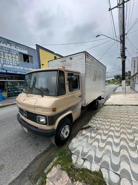 caminhão mercedes baú 708-E ótimo estado - Foto 3