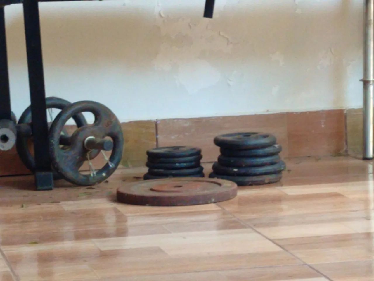 Mesa de supino com alteres  - Foto 2