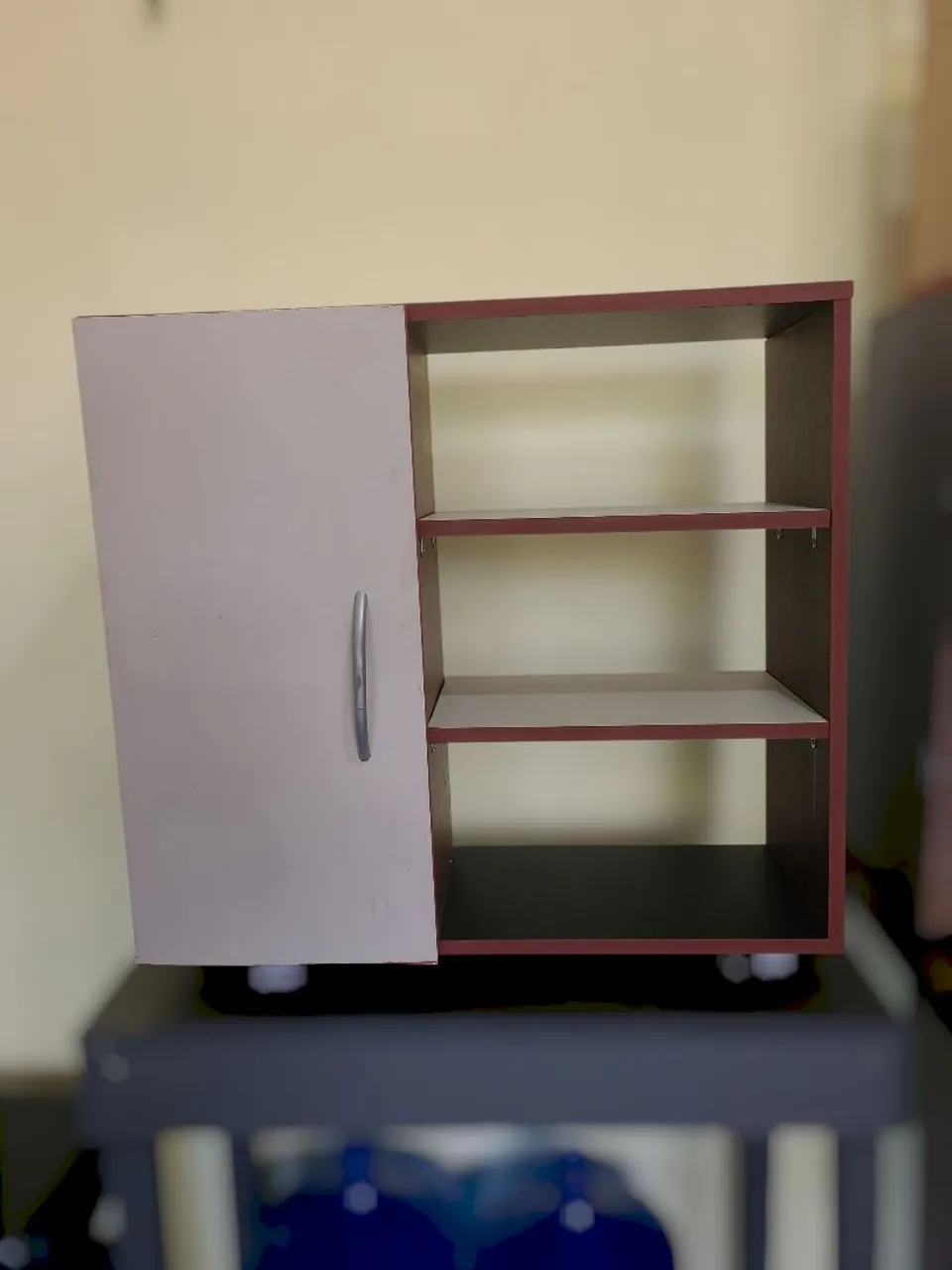 Mini Armário Estilo Moderno com Prateleiras