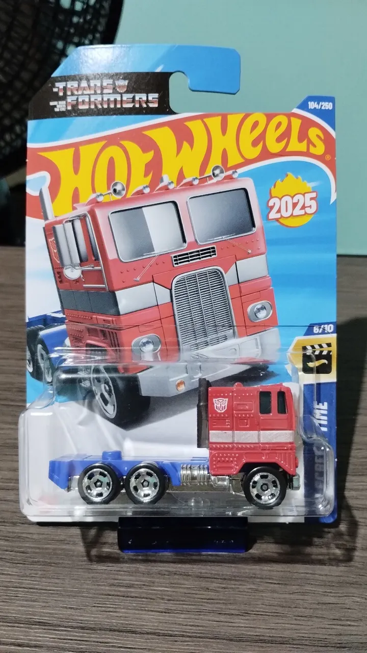 Hot Wheels Transformers Optimus Prime