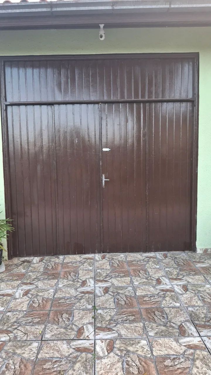 Porta de madeira maciça para garagem - Foto 2