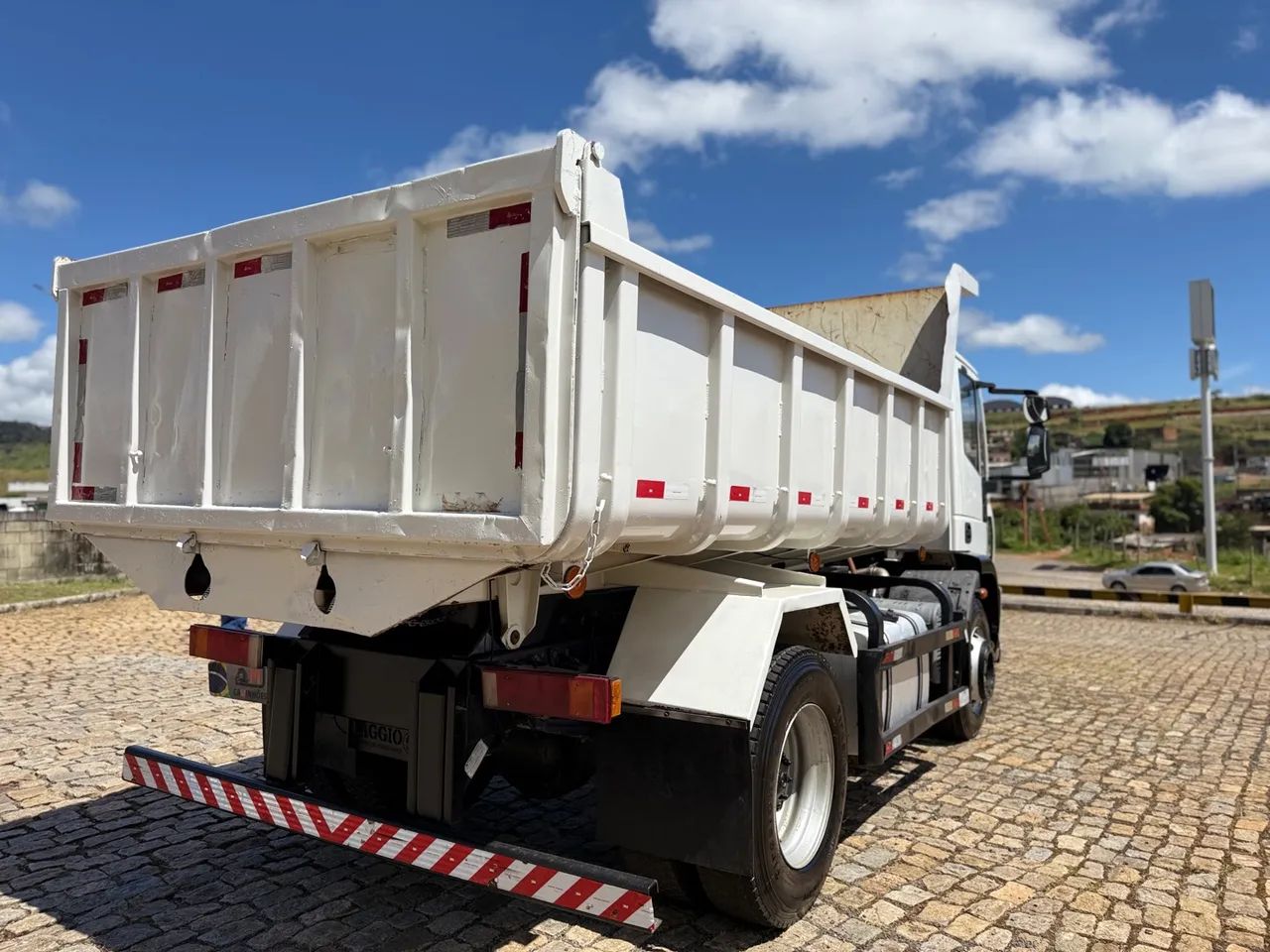 Iveco Tector 170E21 Caçamba - 2019 - Foto 4