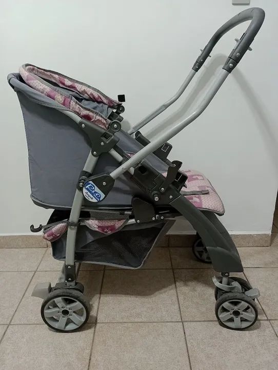 Carrinho de bebê dobrável