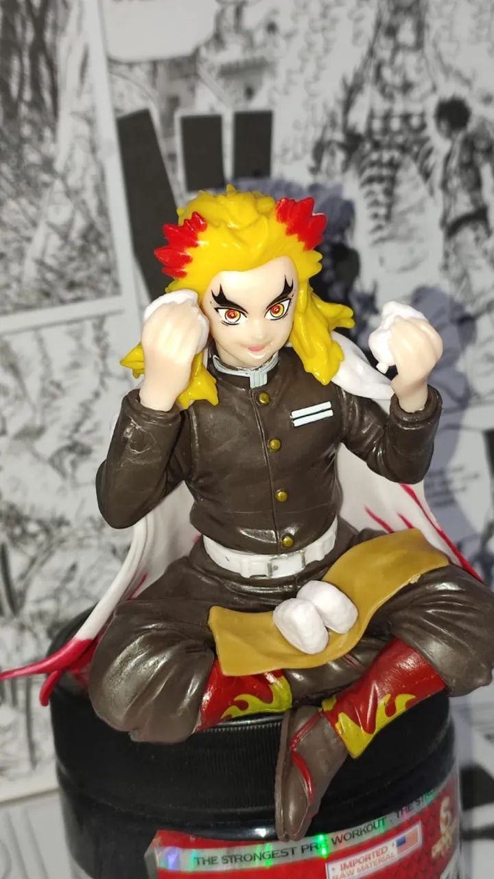 Action Figure do Kyojuro Rengoku sentado comendo onigiri, de Demon Slayer. - Foto 5