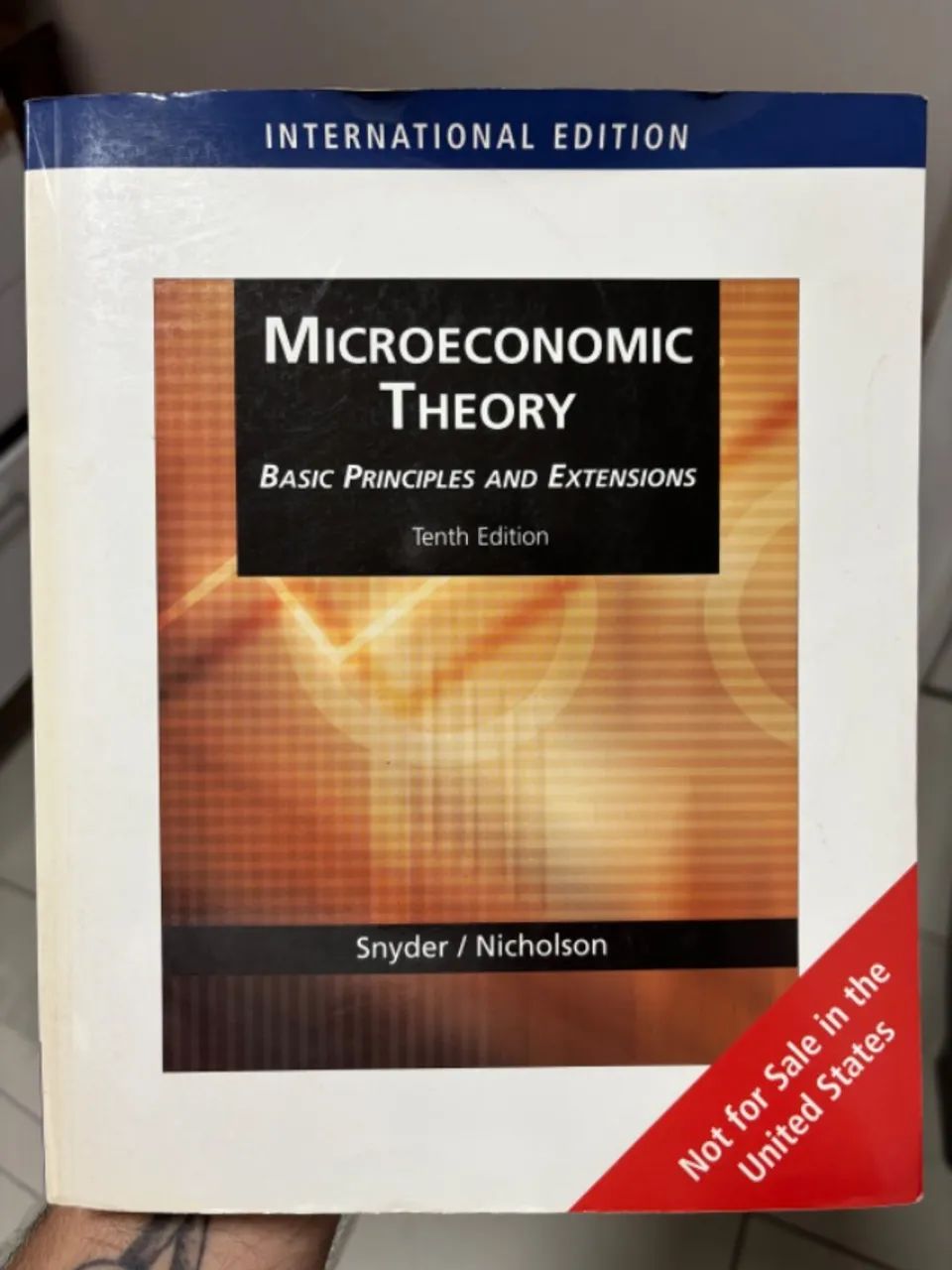 Livro MICROECONOMIC THEORY BASIC PRINCIPLES AND EXTENSIONS (Usado e em Inglês)
