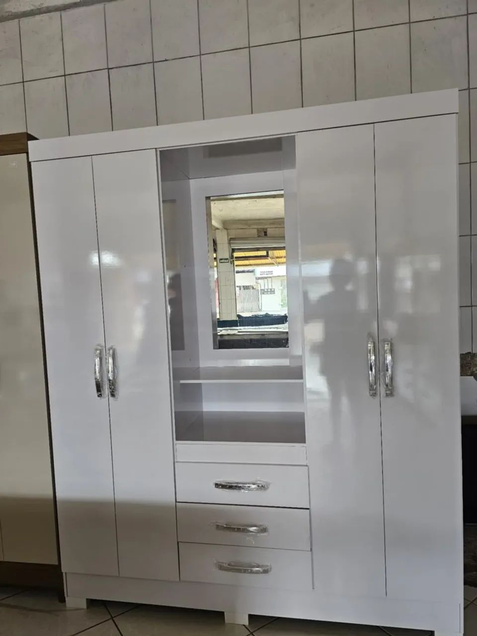 Guarda-Roupa Branco com Espelho