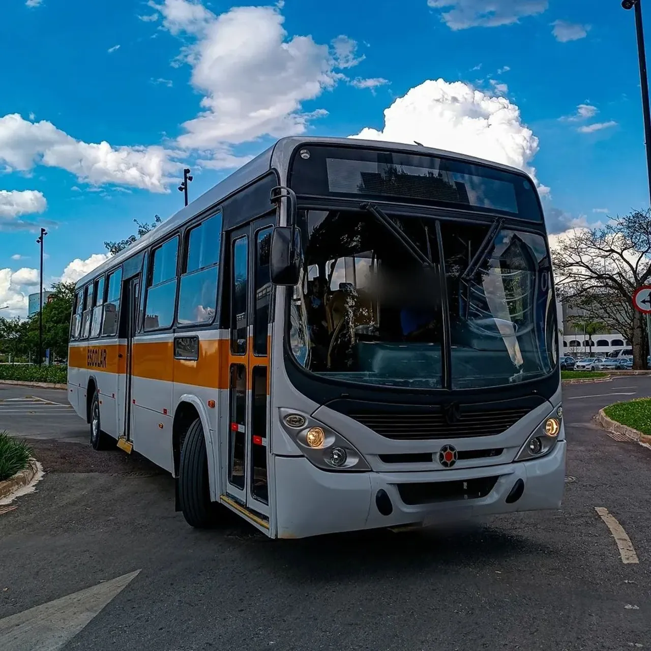 Ônibus escolar multifuncional 