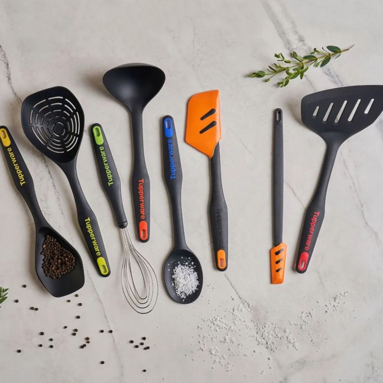 Espátula larga Essencial Tupperware Importada Preta com detalhe vermelho  - Foto 5