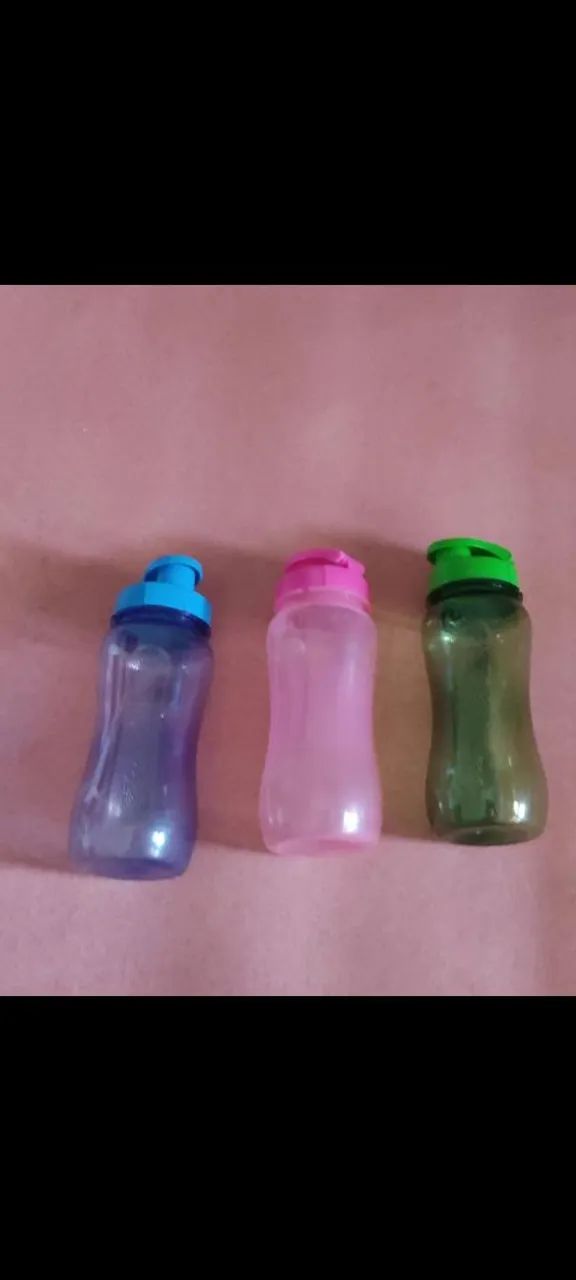 3 Garrafas de Água Plásticas