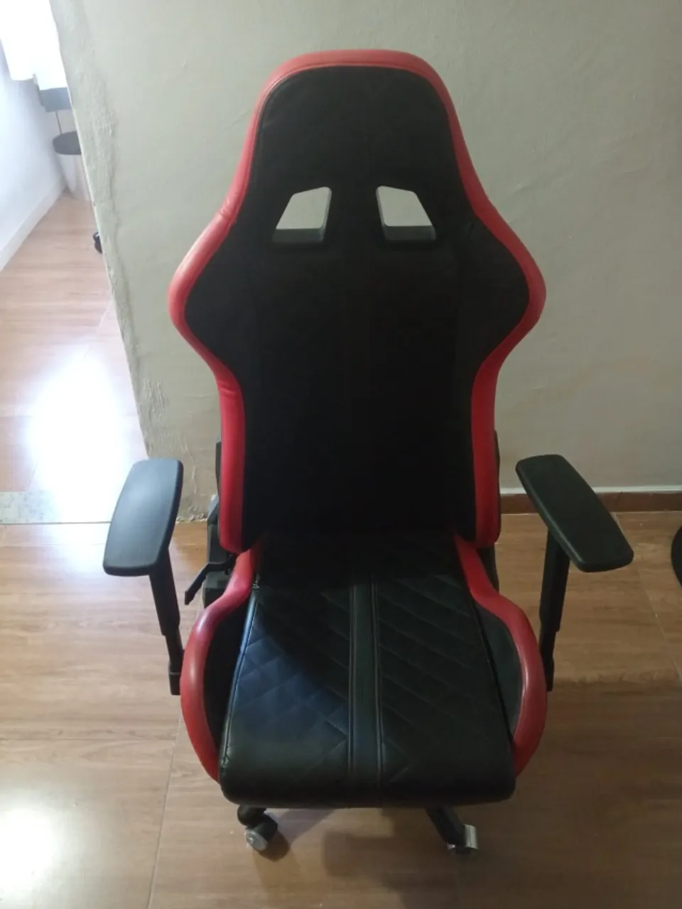 Cadeira Gamer Husky Gaming Hailstorm, Preto e Vermelho, Descanso de Braço 2D - HHA-BR