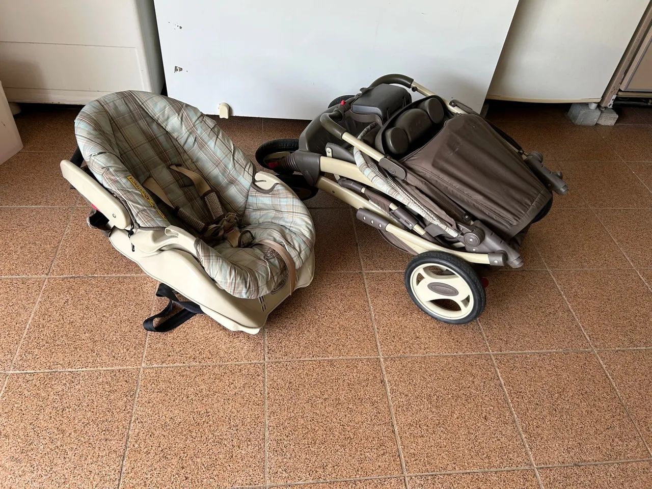 Carrinho de bebê Graco mais bebê conforto e base para carro - Foto 6