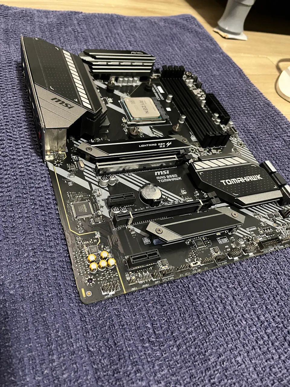 Placa mãe MSI B550 TOMAHAWK - Foto 2