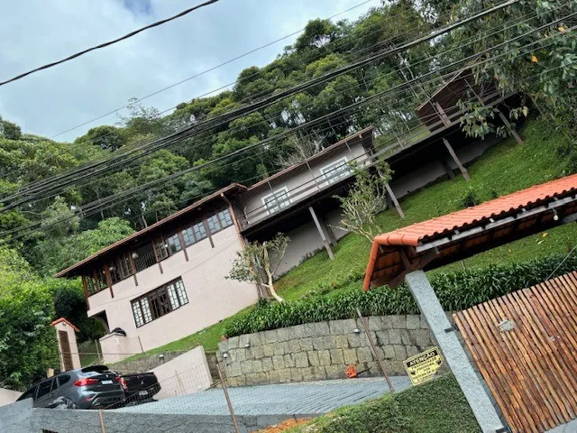 Casa linear, privativa, amplo quintal e área gourmet - Avalia-se permutas