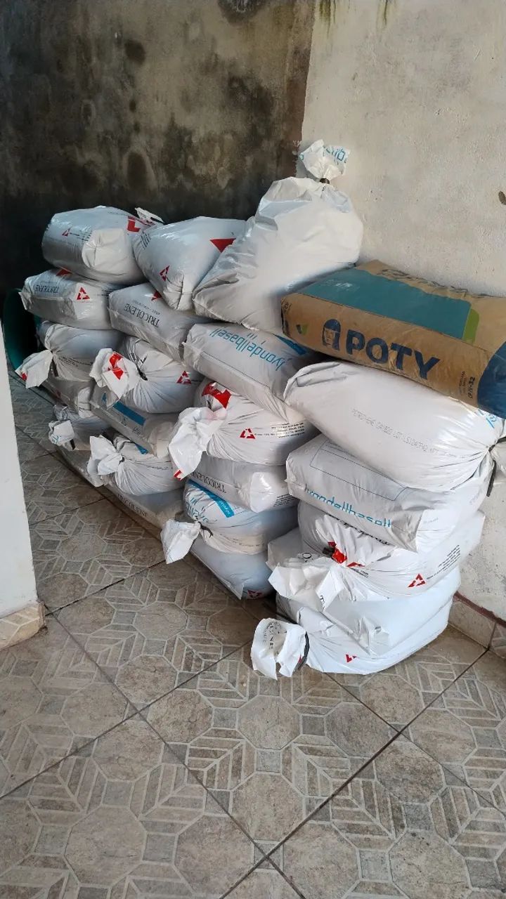 Sacos de areia (30) e saco cimento Retirada Imediata