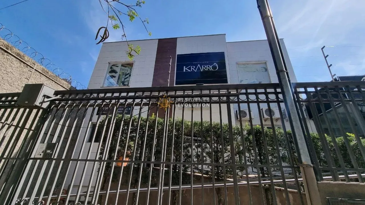 Prédio comercial com 5 imóveis. Casa Comercial 2 Lojas e 2 Salas Bairro Itapoã!