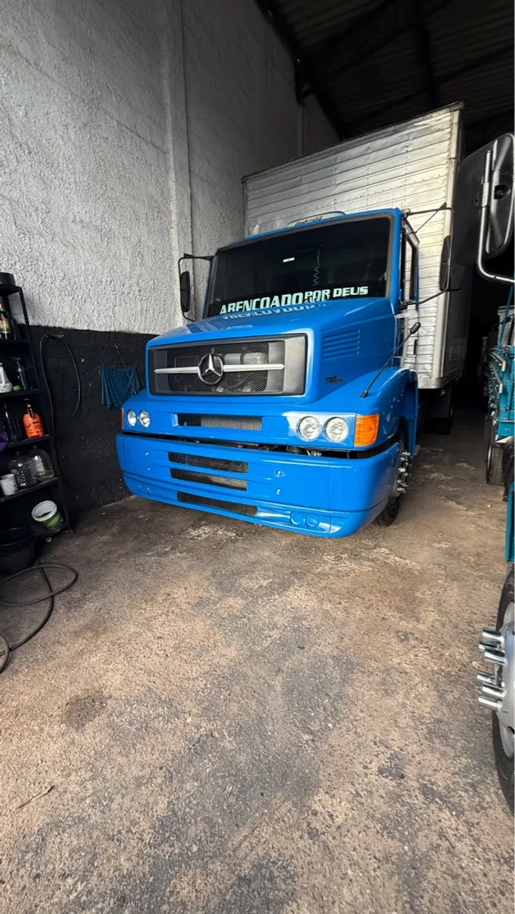 1318 Mercedes benz