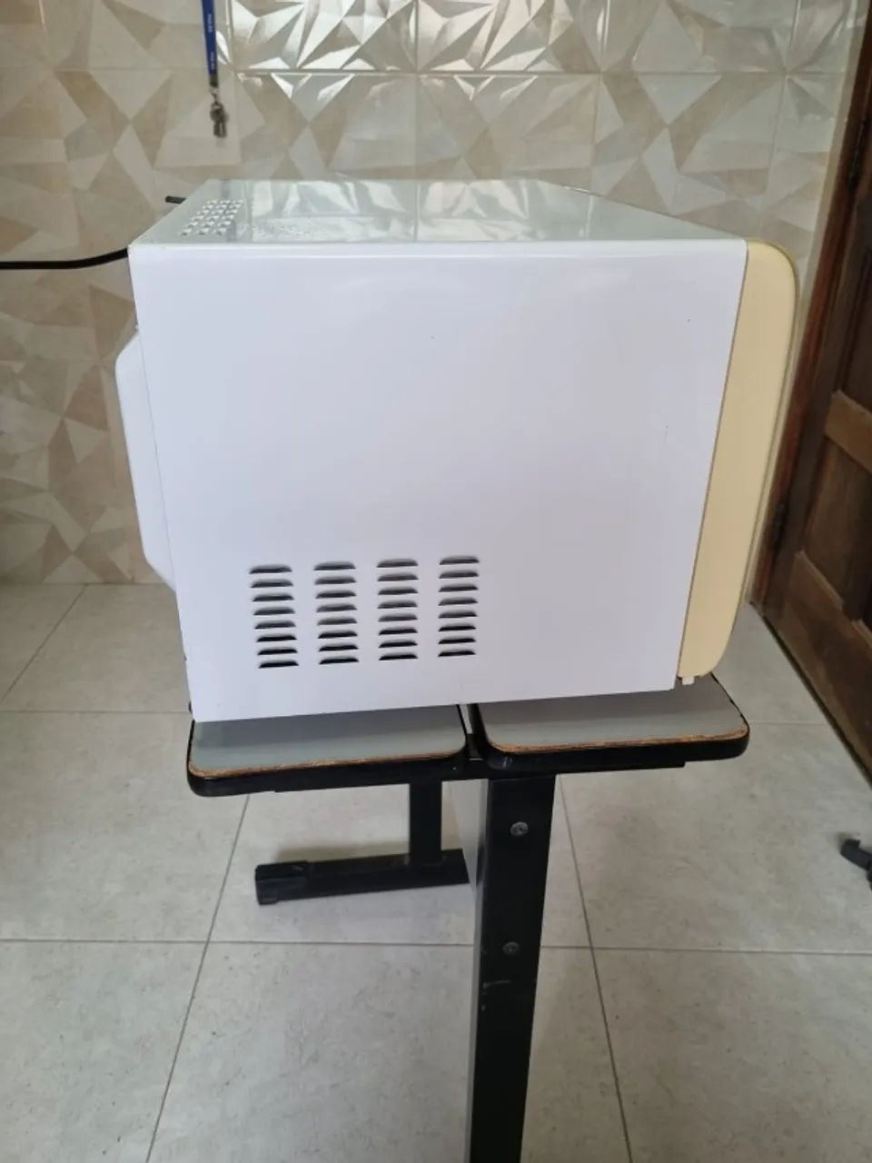 Microondas 30 litros usado (Leia descrição) (Sem pagamento online) - Foto 3