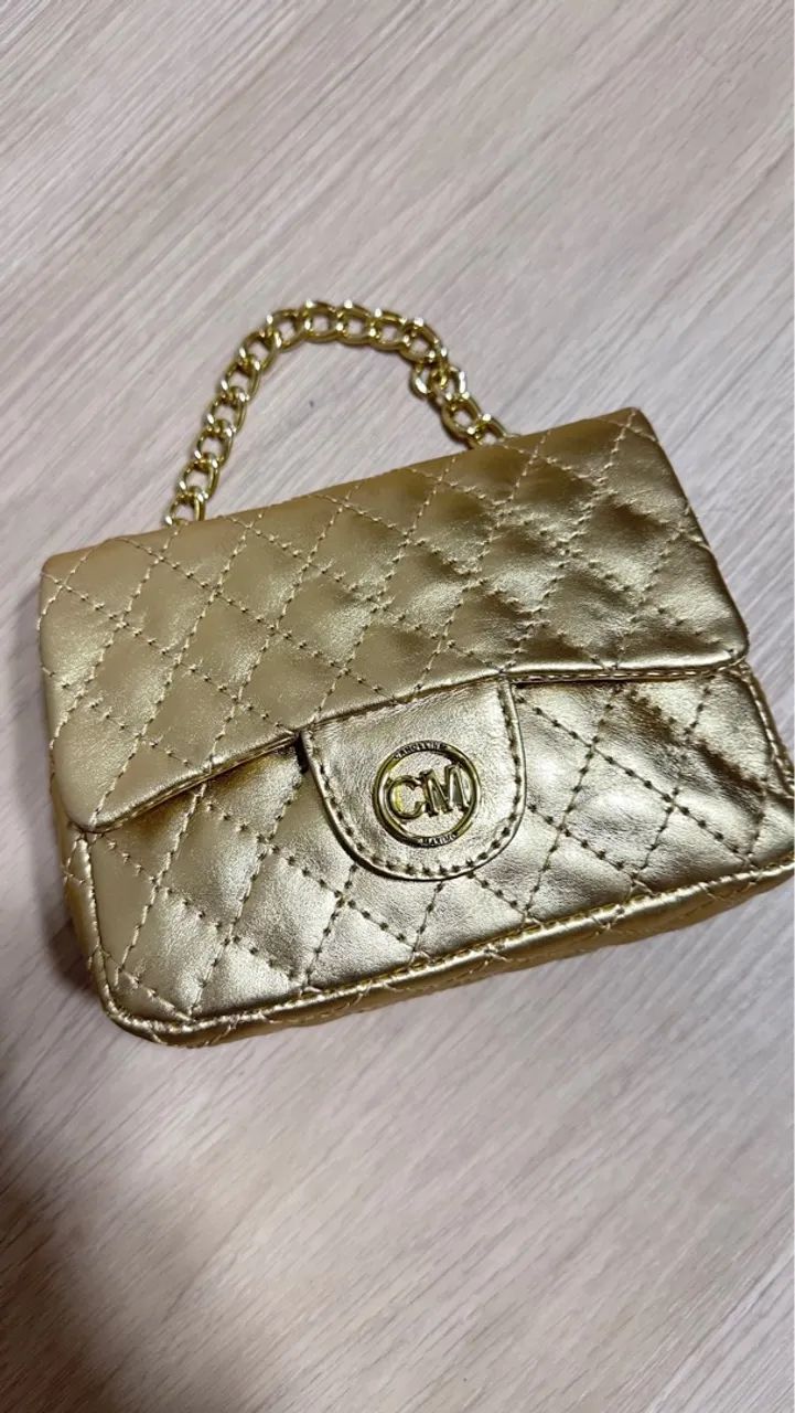 Bolsa em couro Dourada com Detalhes em Matelassê