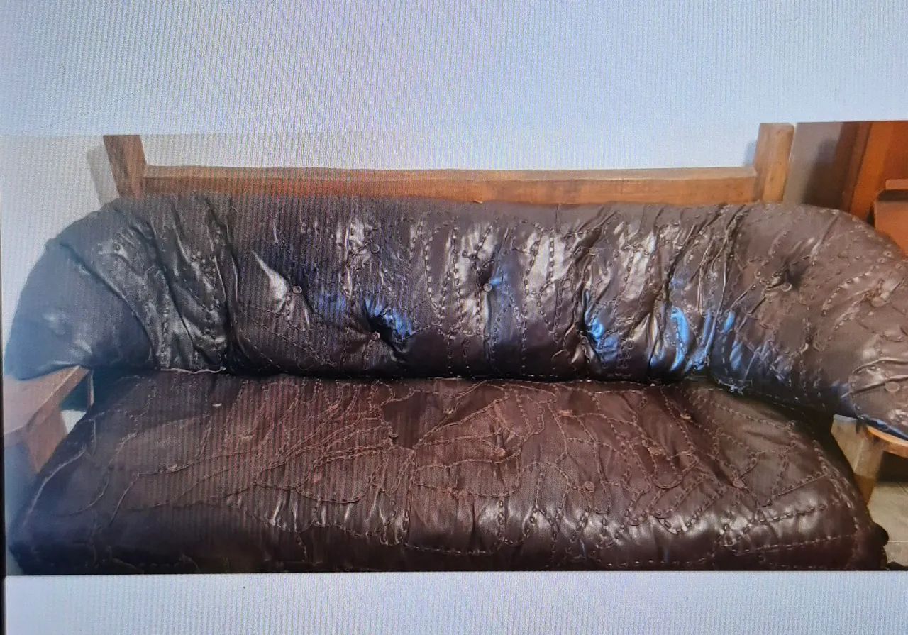 Rustic Leather Sofa.64960525162114120