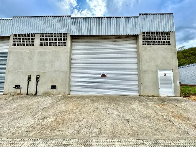Alugo GALPÃO com 450m² no bairro Maria das Graças (Loteamento Villa Treviso) - Colatina/ES
