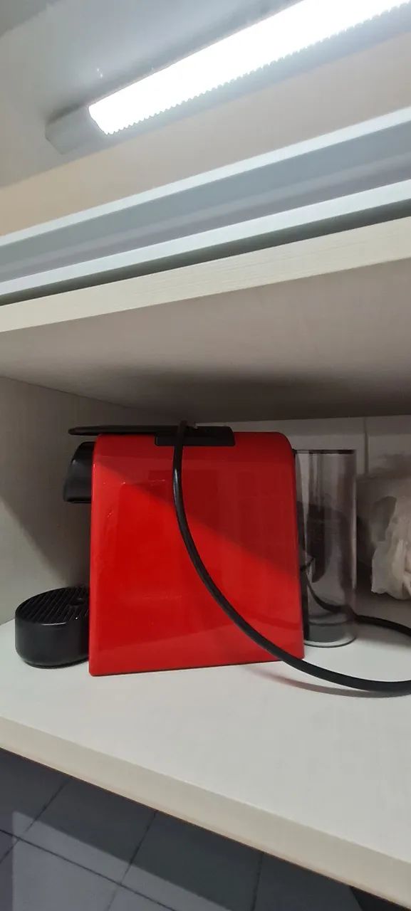Máquina de Café Nespresso (Está c/defeito)