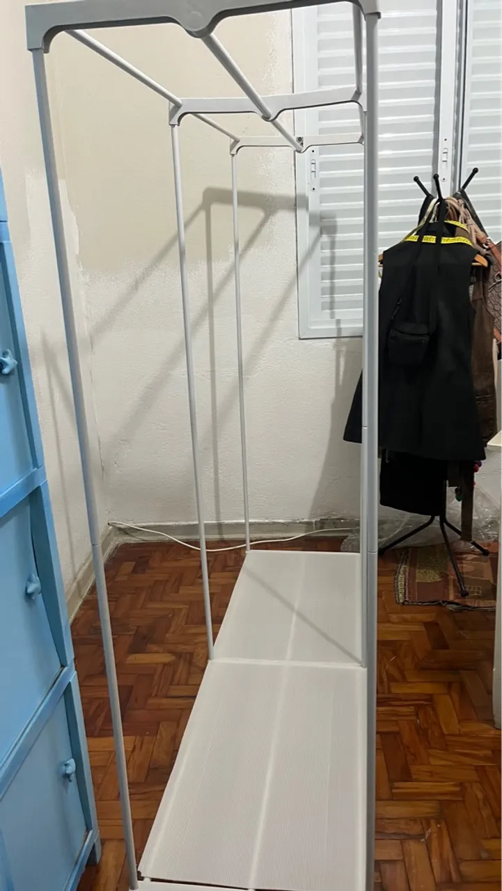 Arara para organizar roupas