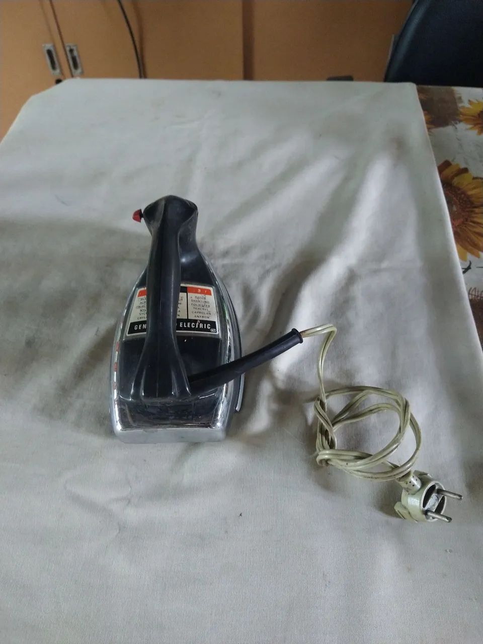 Ferro de passar roupa GE (220v). - Foto 5
