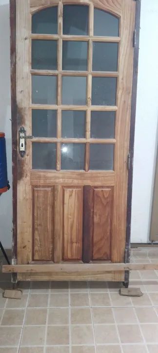 Porta de madeira maciça com vidros  - Foto 4