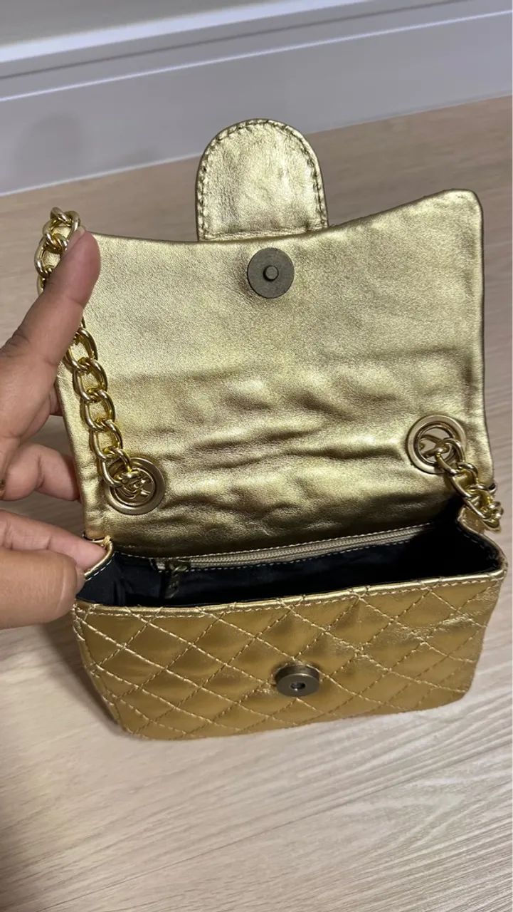 Bolsa em couro Dourada com Detalhes em Matelassê - Foto 4
