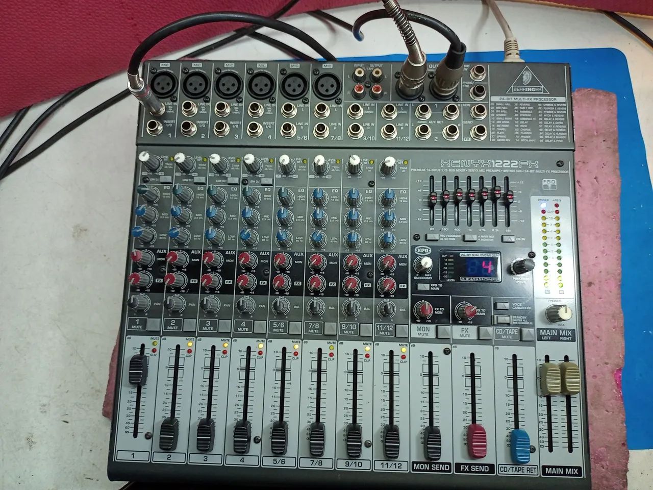 Mesa de som Behringer 1222Fx C/Garantia - Foto 5