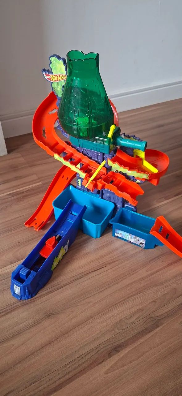 Vendo Pista Hotwheels Estação Científica Brinquedos e Jogos