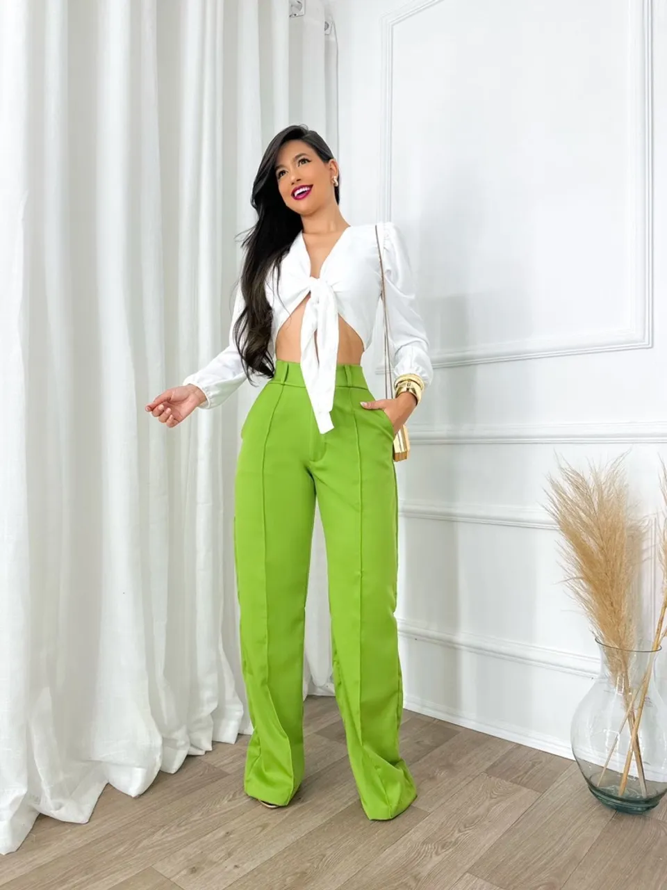 Conjunto Calça Verde e Blusa Branca Elegante