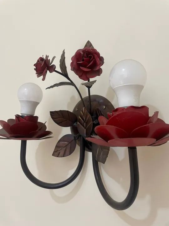 Lustre de parede com flores em metal - Foto 2