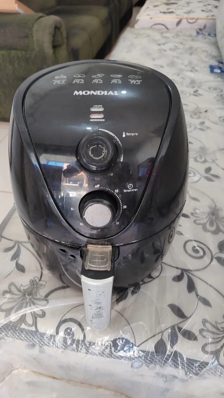 Vendo Airfryer mondial 1500w 127v leia a descrição do anúncio.