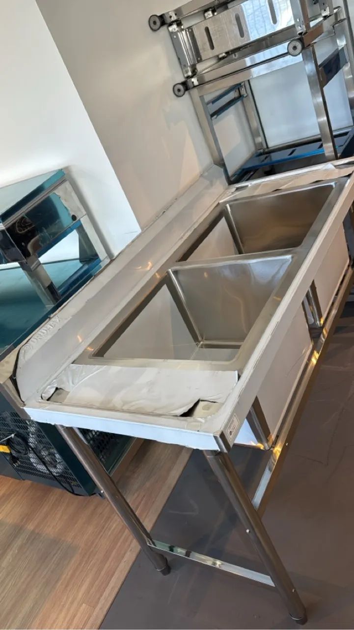 Bancada em Aço Inox com 2 Cubas 1,50x0,70 nova 