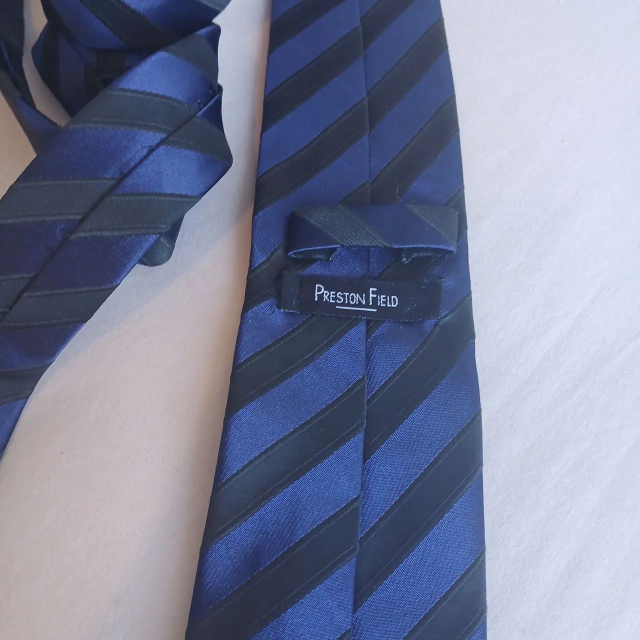 Gravata Azul e Preta Listrada - Elegância em Detalhes! - Foto 2