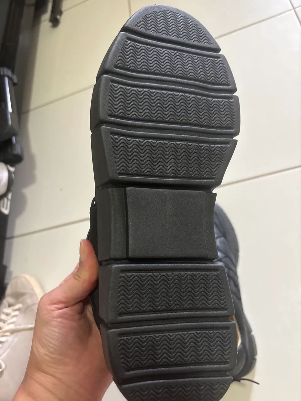 tenis couro 160,00 os dois - Foto 2