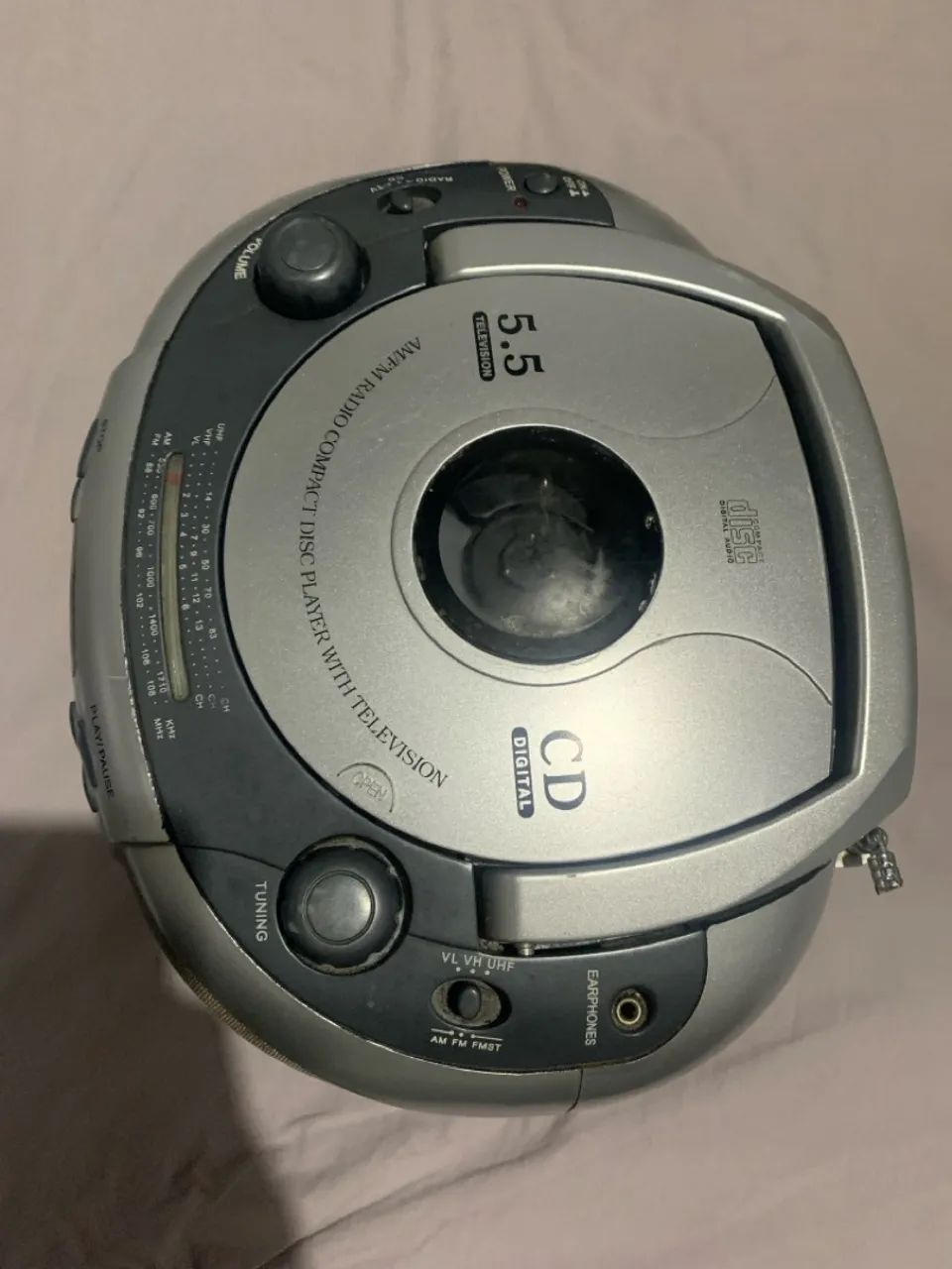 Televisor Com Radio e Disk Player Portatil