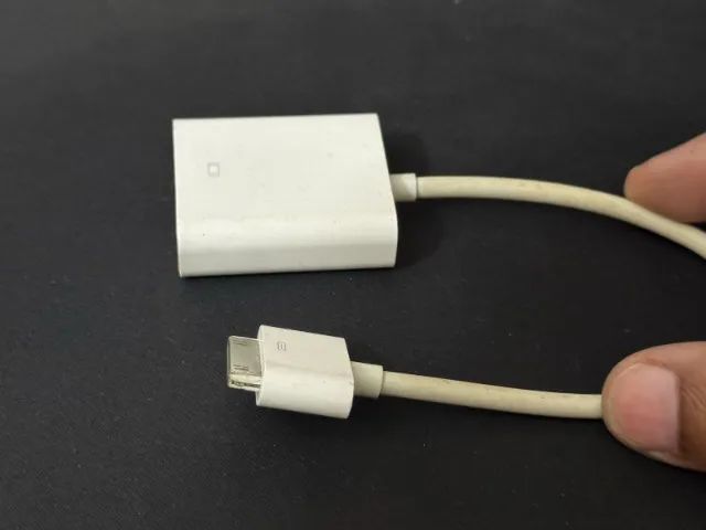 Adaptador Apple padrão antigo