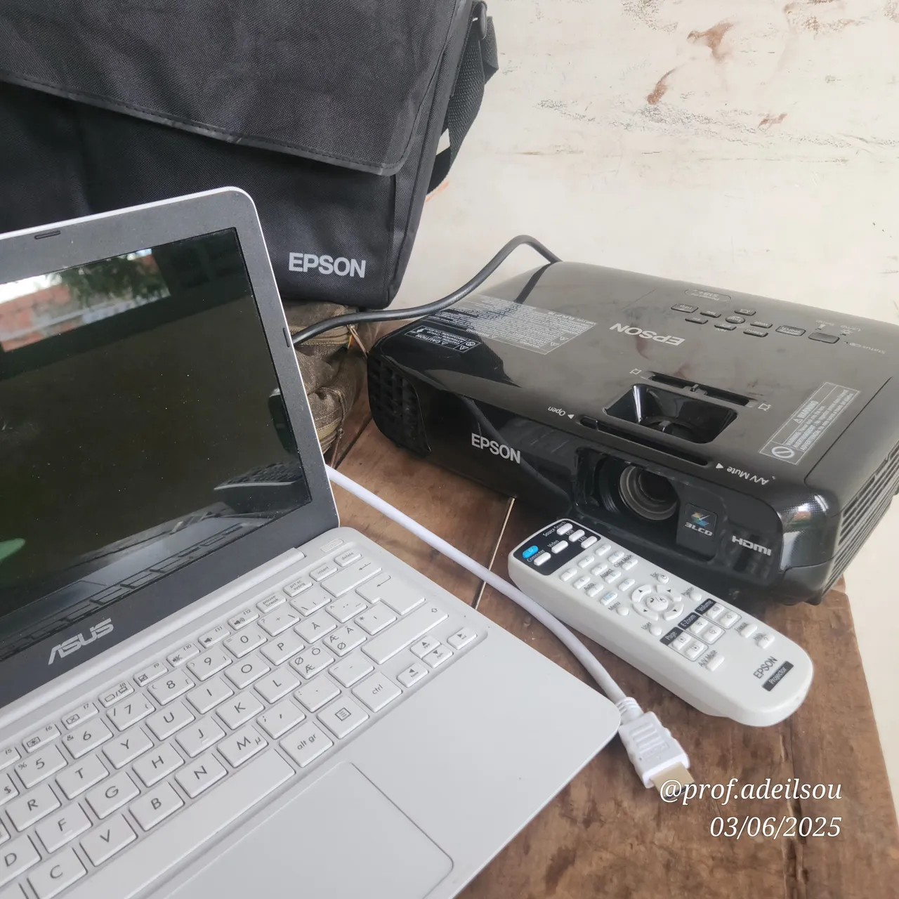 Projetor Epson com Notebook e Acessórios