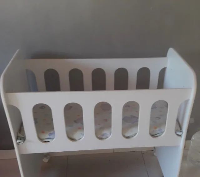 Mine berço semi novo.