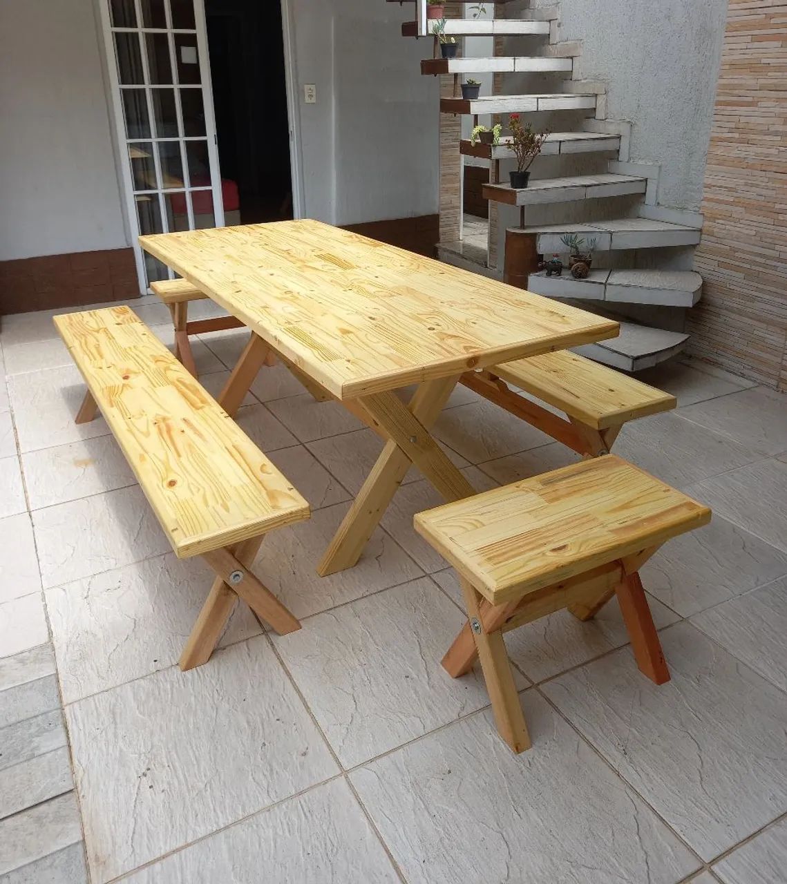 Conjunto de mesa de madeira ( 4 Bancos )  - Foto 2