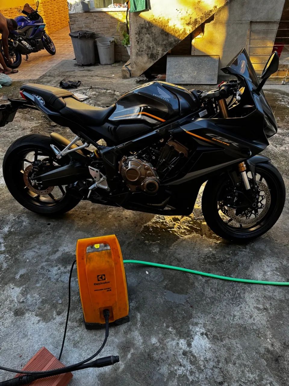 CBR650R Cinza 2023 - Foto 2