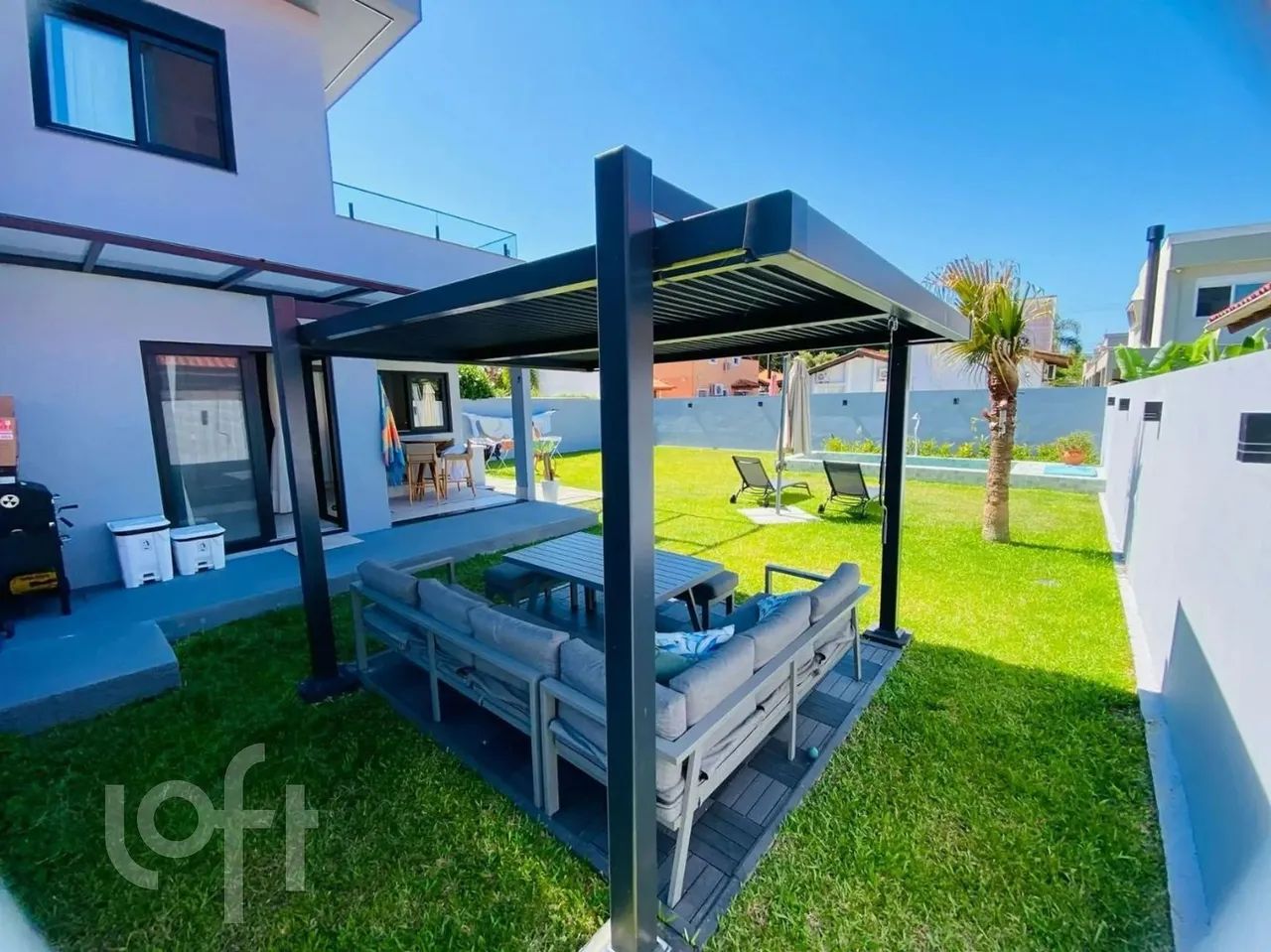 Casa à venda em Jurere Oeste com 210 m², 4 quartos, 2 suítes, 2 vagas