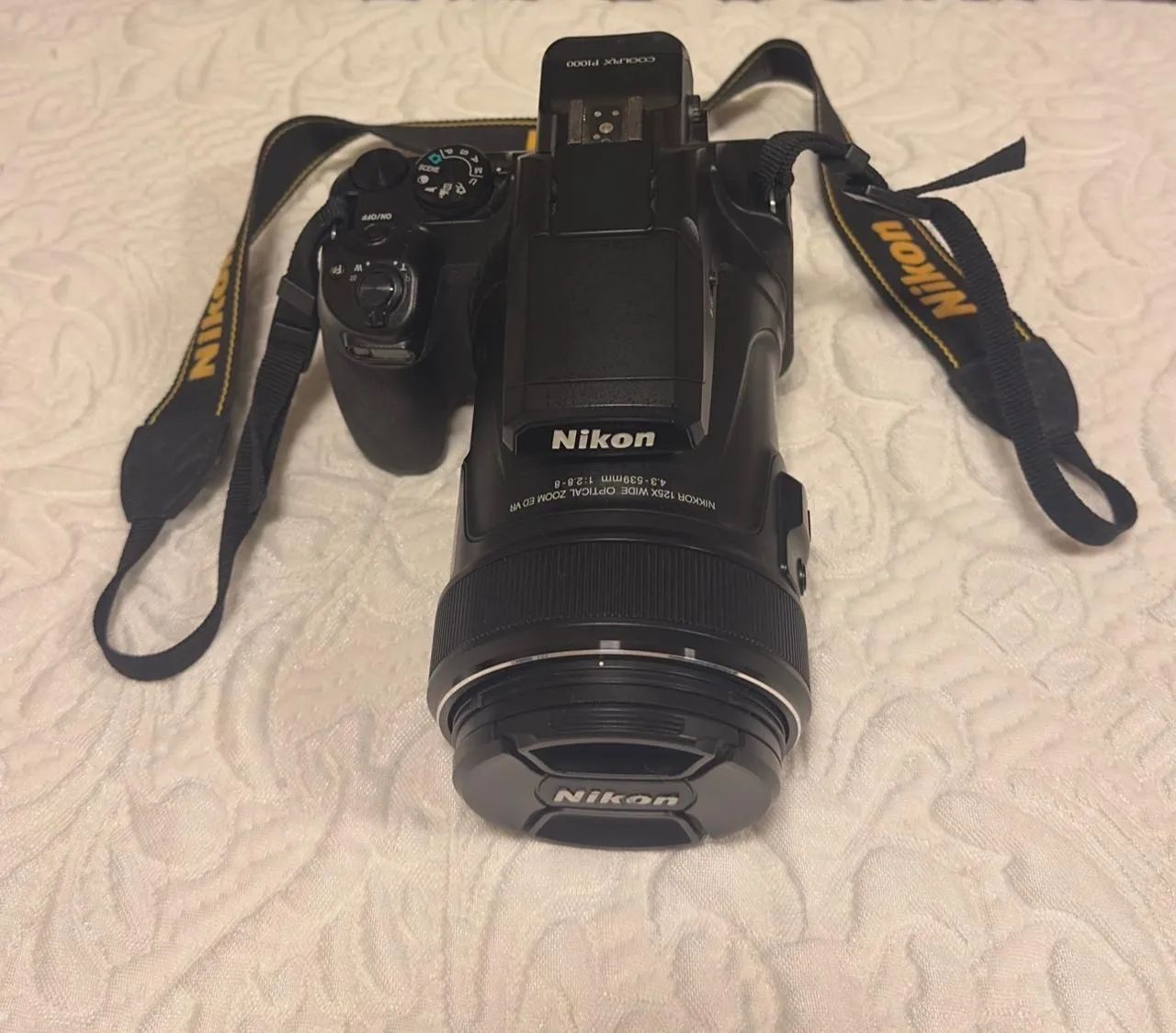 Câmera fotográfica Profissional marca Nikon modelo Coolpix P1000