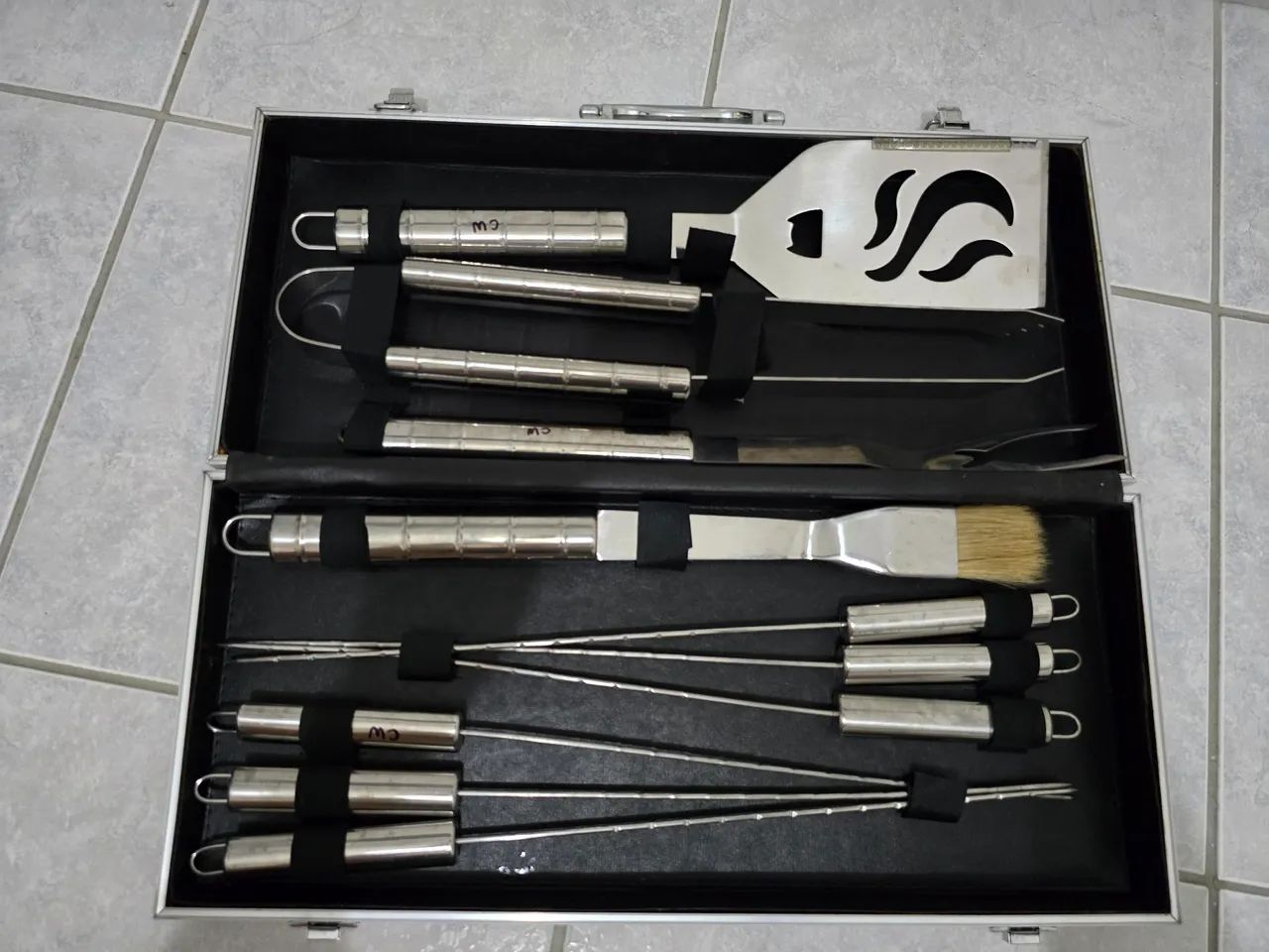 Maleta de peças para churrasco