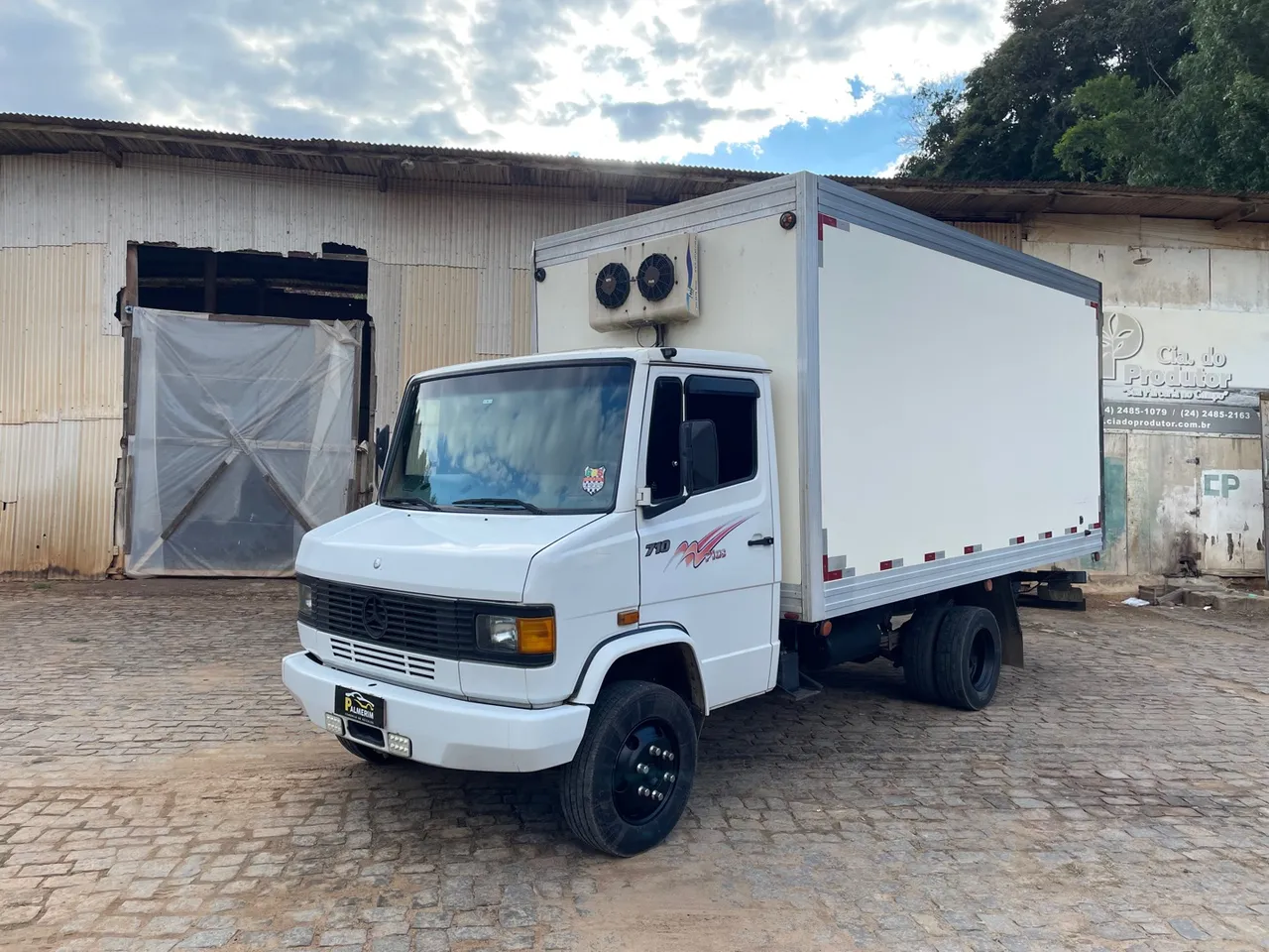 Mercedes Benz 710 2009