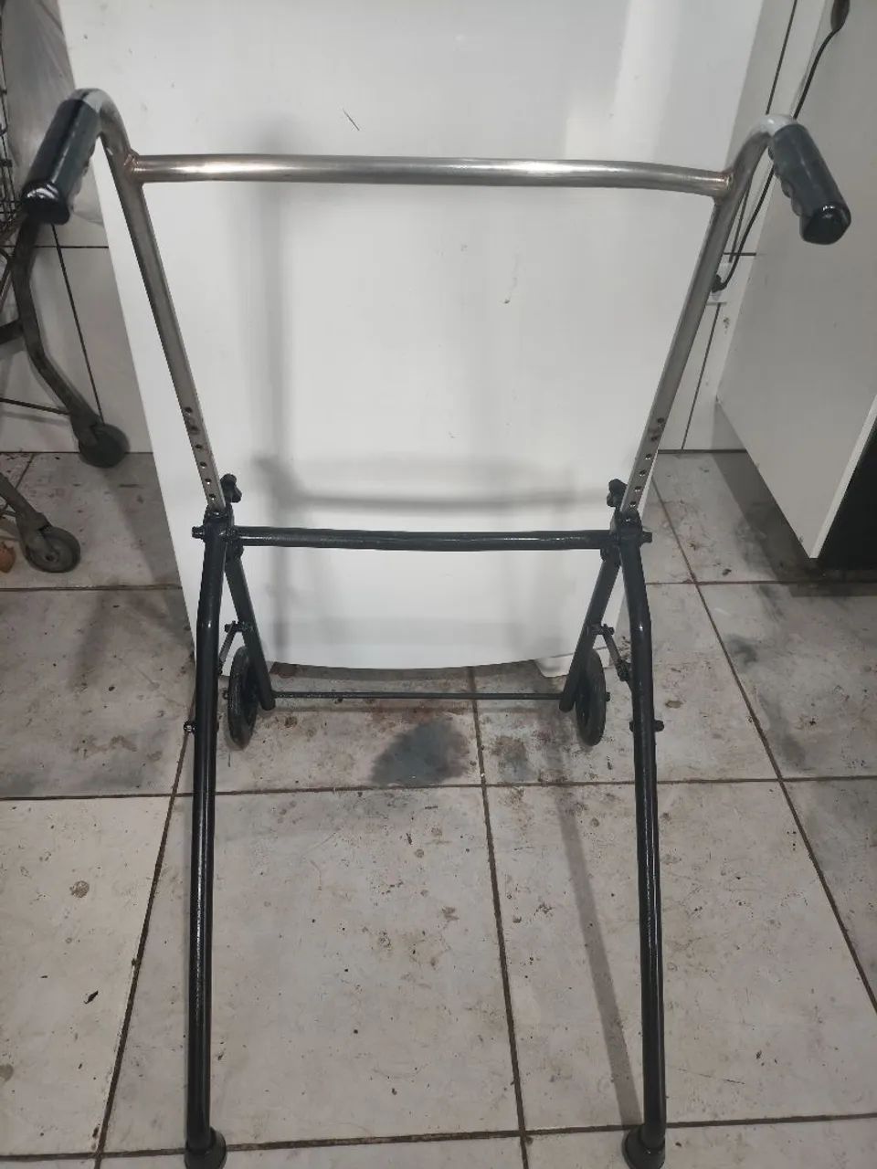 ANDADOR TRIANGULAR PARA LOCOMOÇÃO PARA IDOSO - Foto 4