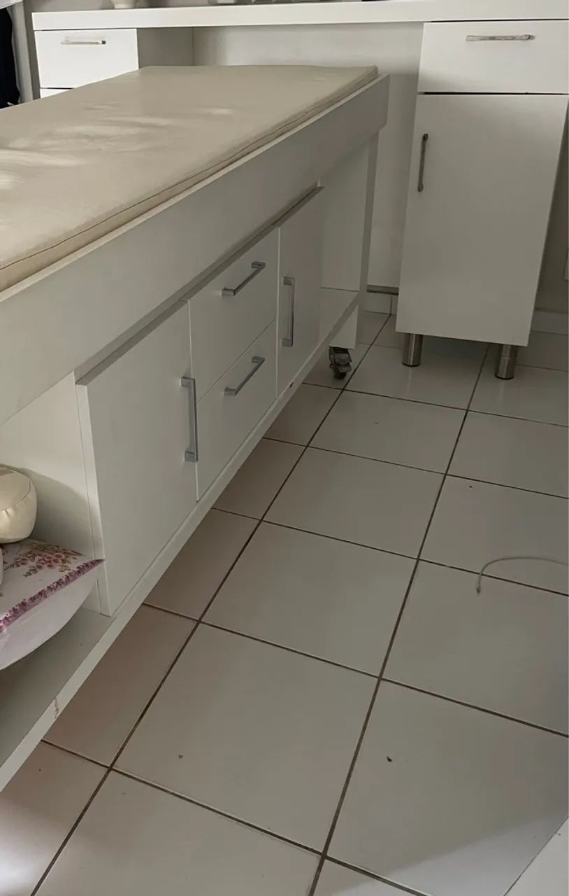 Móvel para estética com gavetas