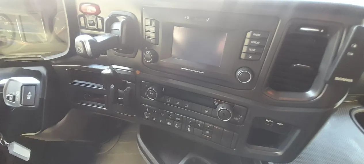 SCANIA R450 A6X2 2022/2023 - PACOTE ADAS PNEUS NOVOS IMPORTADOS SAIA LATERAL E DEFLETORES, - Foto 11